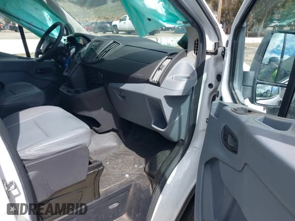 ✅ 2018 Ford Transit XL • VIN: 1FMZK1YM0JKA80139 • Lot: 41786995. Wystawiony na IAAI z przebiegiem 86 789 mil. Bezpłatny archiwum sprzedaży aukcyjnych z USA i szczegółowy raport historii pojazdu na DreamBid. Zdjęcie 5.