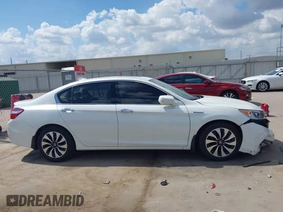 2017 Honda Accord EX-L z VIN JHMCR6F55HC018723, wystawiony jako IAAI lot #43374773 z przebiegiem 107 274 mil mil oraz . Historia ofert i sprzedaży dostępna na DreamBid. Obrazek 13.