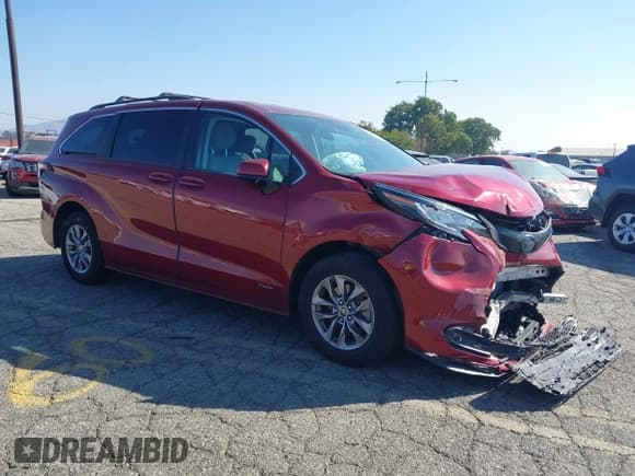 ✅ 2021 Toyota Sienna LE • VIN: 5TDKRKEC5MS016128 • Lot: 43417356. Listed on IAAI with 105,823 mi. Free auction sales archive from the USA and detailed vehicle history report at DreamBid. Image 1.