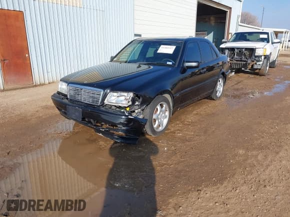 ✅ 2000 Mercedes-Benz C 230 Kompressor • VIN: WDBHA24G4YA838524 • Lot: 41582117. Wystawiony na IAAI z przebiegiem Nie podano. Bezpłatny archiwum sprzedaży aukcyjnych z USA i szczegółowy raport historii pojazdu na DreamBid. Zdjęcie 17.