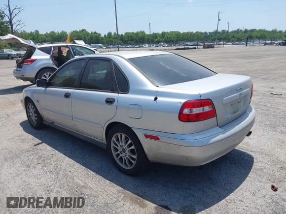 ✅ 2004 Volvo S40 • VIN: YV1VS27504F042565 • Лот: 42427264. Опубликован ранее на IAAI с пробегом 79 240 миль. Бесплатный доступ к архиву аукционных продаж из США и подробный отчёт об истории автомобиля на DreamBid. Изображение 3.