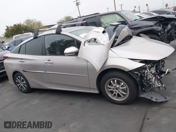 ✅ 2021 Toyota Prius Limited • VIN: JTDKAMFP2M3195668 • Лот: 43572149. Опубликован ранее на IAAI с пробегом 51 754 миль. Бесплатный доступ к архиву аукционных продаж из США и подробный отчёт об истории автомобиля на DreamBid. Изображение 13.