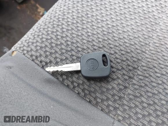 ✅ 2004 Ford F-150 XL • VIN: 2FTRX18W74CA40690 • Lot: 41507958. Listed on IAAI with 182,136 mi. Free auction sales archive from the USA and detailed vehicle history report at DreamBid. Image 11.