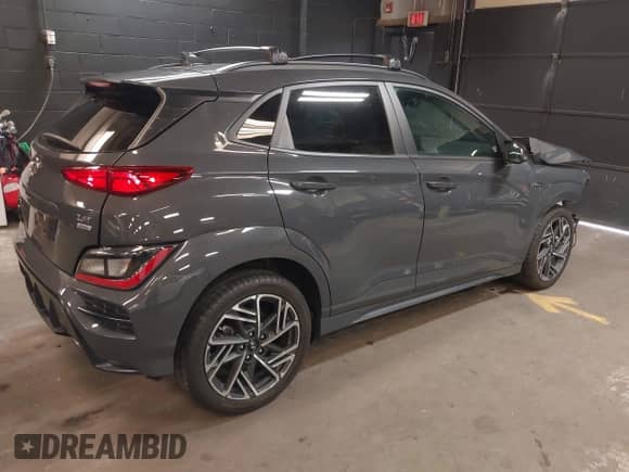 2023 Hyundai Kona N Line с VIN KM8K3CA31PU005264, выставлен на аукционе IAAI как лот 42116036 с пробегом 26 351 миль миль и . История ставок и продаж доступна на DreamBid. Изображение 4.