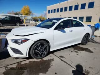✅ 2023 Mercedes-Benz CLA 250 • VIN: W1K5J4HB5PN327562 • Лот: 90541695. Опубликован ранее на Copart с пробегом 28 019 миль. Бесплатный доступ к архиву аукционных продаж из США и подробный отчёт об истории автомобиля на DreamBid. Изображение 1.