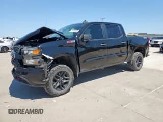 2021 Chevrolet Silverado 1500 Custom Trail Boss z VIN 1GCPYCEHXMZ319009, wystawiony jako Copart lot #71264825 z przebiegiem 43 285 mil mil oraz Szkoda całkowita • Salvage title. Historia ofert i sprzedaży dostępna na DreamBid. Obrazek 1.