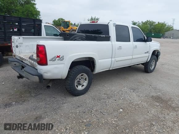 ✅ 2006 Chevrolet Silverado 2500HD LT3 • VIN: 1GCHK23D96F257428 • Лот: 42564305. Опубликован ранее на IAAI с пробегом 299 406 миль. Бесплатный доступ к архиву аукционных продаж из США и подробный отчёт об истории автомобиля на DreamBid. Изображение 4.