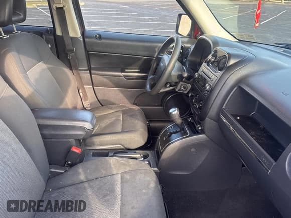 ✅ 2009 Jeep Patriot Sport • VIN: 1J4FT28B89D207707 • Lot: 82126825. Listed on Copart with 220,103 mi. Free auction sales archive from the USA and detailed vehicle history report at DreamBid. Image 5.