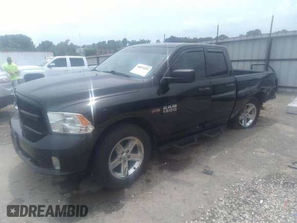 2018 Ram 1500 Express z VIN 1C6RR7FT0JS171660, wystawiony jako IAAI lot #36854451 z przebiegiem 82 310 mil mil oraz . Historia ofert i sprzedaży dostępna na DreamBid. Obrazek 17.