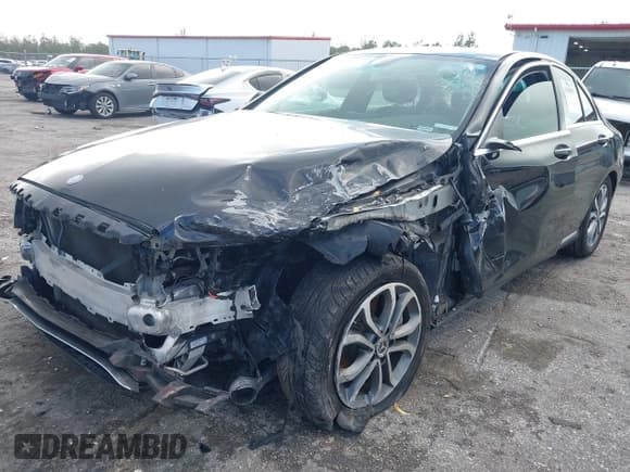 ✅ 2017 Mercedes-Benz C 300 • VIN: 55SWF4JB1HU225412 • Lot: 43404933. Wystawiony na IAAI z przebiegiem 113 244 mil. Bezpłatny archiwum sprzedaży aukcyjnych z USA i szczegółowy raport historii pojazdu na DreamBid. Zdjęcie 6.