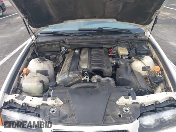 ✅ 1992 BMW 3 Series • VIN: WBACB331XNFE05025 • Lot: 43760955. Listed on IAAI with 217,726 mi. Free auction sales archive from the USA and detailed vehicle history report at DreamBid. Image 10.