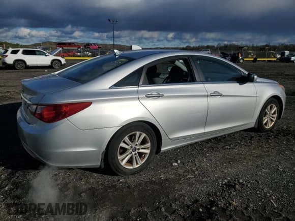 ✅ 2013 Hyundai Sonata GLS • VIN: 5NPEB4AC8DH696325 • Лот: 84906725. Опубликован ранее на Copart с пробегом 123 197 миль. Бесплатный доступ к архиву аукционных продаж из США и подробный отчёт об истории автомобиля на DreamBid. Изображение 3.