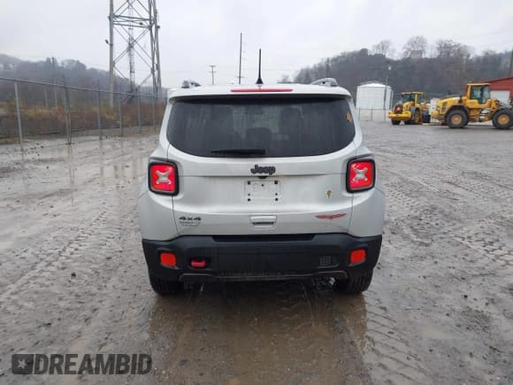 ✅ 2018 Jeep Renegade Trailhawk • VIN: ZACCJBCB8JPJ02478 • Lot: 43793592. Wystawiony na IAAI z przebiegiem 102 846 mil. Bezpłatny archiwum sprzedaży aukcyjnych z USA i szczegółowy raport historii pojazdu na DreamBid. Zdjęcie 16.