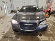 ✅ 2015 Chrysler 300 Limited • VIN: 2C3CCARG7FH803360 • Lot: 89573865. Wystawiony na Copart z przebiegiem 147 861 mil. Bezpłatny archiwum sprzedaży aukcyjnych z USA i szczegółowy raport historii pojazdu na DreamBid. Zdjęcie 5.