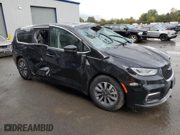 ✅ 2024 Chrysler Pacifica Hybrid Select • VIN: 2C4RC1S74RR150663 • Lot: 83822675. Listed on Copart with Not provided. Free auction sales archive from the USA and detailed vehicle history report at DreamBid. Image 4.