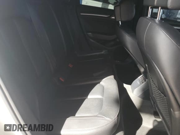 ✅ 2018 Audi A3 Premium • VIN: WAUAUGFF2J1015864 • Lot: 85367095. Wystawiony na Copart z przebiegiem 90 835 mil. Bezpłatny archiwum sprzedaży aukcyjnych z USA i szczegółowy raport historii pojazdu na DreamBid. Zdjęcie 10.