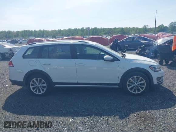 ✅ 2019 Volkswagen Golf S • VIN: 3VWH17AUXKM501078 • Lot: 42158280. Wystawiony na IAAI z przebiegiem 57 049 mil. Bezpłatny archiwum sprzedaży aukcyjnych z USA i szczegółowy raport historii pojazdu na DreamBid. Zdjęcie 13.