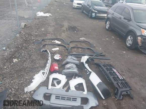 ✅ 2024 GMC Canyon 4WD AT4X • VIN: 1GTP6EEK6R1135060 • Lot: 43698915. Listed on IAAI with 23,397 mi. Free auction sales archive from the USA and detailed vehicle history report at DreamBid. Image 11.