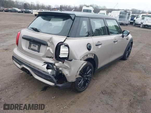 ✅ 2024 MINI Hardtop 4 Door Cooper S • VIN: WMW53DK02R2U87752 • Lot: 41667291. Wystawiony na IAAI z przebiegiem 28 980 mil. Bezpłatny archiwum sprzedaży aukcyjnych z USA i szczegółowy raport historii pojazdu na DreamBid. Zdjęcie 4.