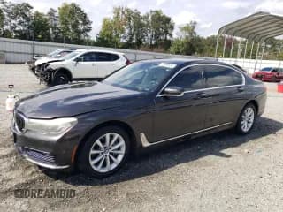 ✅ 2016 BMW 7 Series 740i • VIN: WBA7E2C56GG504506 • Lot: 81659585. Wystawiony na Copart z przebiegiem 93 842 mil. Bezpłatny archiwum sprzedaży aukcyjnych z USA i szczegółowy raport historii pojazdu na DreamBid. Zdjęcie 1.