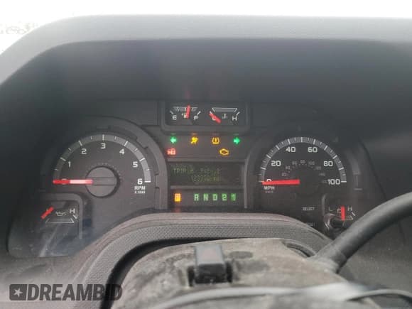 ✅ 2011 Ford Econoline Passenger XL • VIN: 1FBNE3BL0BDA01536 • Lot: 63997555. Wystawiony na Copart z przebiegiem 123 970 mil. Bezpłatny archiwum sprzedaży aukcyjnych z USA i szczegółowy raport historii pojazdu na DreamBid. Zdjęcie 9.