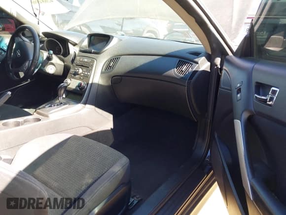 ✅ 2010 Hyundai Genesis Coupe Premium • VIN: KMHHT6KD6AU031014 • Lot: 42684590. Wystawiony na IAAI z przebiegiem 238 579 mil. Bezpłatny archiwum sprzedaży aukcyjnych z USA i szczegółowy raport historii pojazdu na DreamBid. Zdjęcie 5.