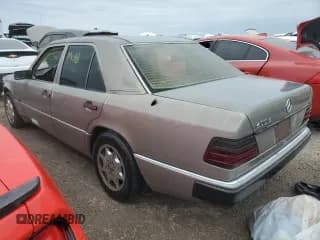 ✅ 1993 Mercedes-Benz 400 E • VIN: WDBEA34EXPB944380 • Лот: 73791114. Опубликован ранее на Copart с пробегом 143 014 миль. Бесплатный доступ к архиву аукционных продаж из США и подробный отчёт об истории автомобиля на DreamBid. Изображение 2.