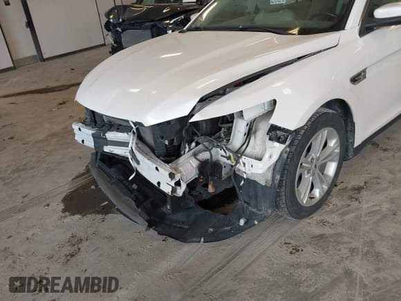 ✅ 2017 Ford Taurus SEL • VIN: 1FAHP2E86HG116904 • Lot: 43152326. Wystawiony na IAAI z przebiegiem 124 597 mil. Bezpłatny archiwum sprzedaży aukcyjnych z USA i szczegółowy raport historii pojazdu na DreamBid. Zdjęcie 6.