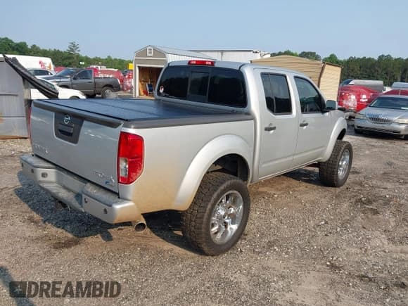 ✅ 2018 Nissan Frontier Pro-4X • VIN: 1N6DD0EV6JN757691 • Lot: 42399541. Wystawiony na IAAI z przebiegiem 102 800 mil. Bezpłatny archiwum sprzedaży aukcyjnych z USA i szczegółowy raport historii pojazdu na DreamBid. Zdjęcie 4.