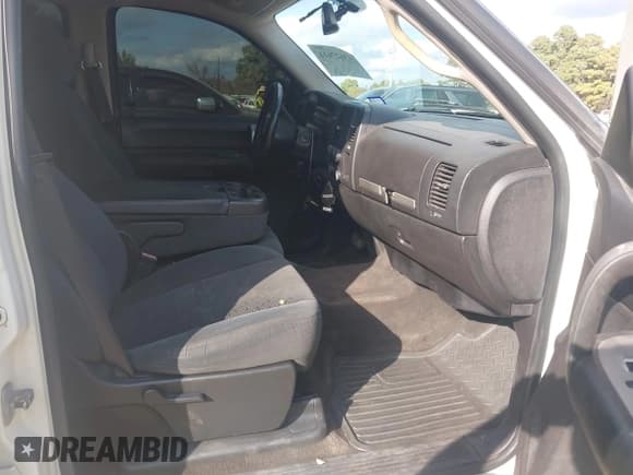 ✅ 2008 Chevrolet Silverado 1500 1LT • VIN: 2GCEC13C681113783 • Лот: 43627614. Опубликован ранее на IAAI с пробегом 151 938 миль. Бесплатный доступ к архиву аукционных продаж из США и подробный отчёт об истории автомобиля на DreamBid. Изображение 5.