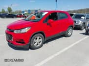 ✅ 2020 Chevrolet Trax LS • VIN: KL7CJKSB9LB353721 • Lot: 41987811. Wystawiony na IAAI z przebiegiem Nie podano. Bezpłatny archiwum sprzedaży aukcyjnych z USA i szczegółowy raport historii pojazdu na DreamBid. Zdjęcie 2.