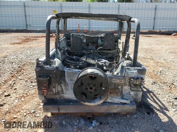 ✅ 2000 Jeep Wrangler Sahara • VIN: 1J4FA59S9YP718555 • Lot: 49660795. Wystawiony na Copart z przebiegiem Nie podano. Bezpłatny archiwum sprzedaży aukcyjnych z USA i szczegółowy raport historii pojazdu na DreamBid. Zdjęcie 6.