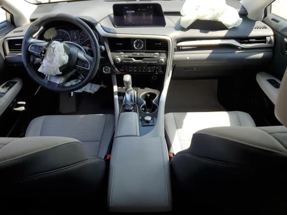 ✅ 2019 Lexus RX 350 • VIN: 2T2ZZMCA5KC137044 • Lot: 68978135. Listed on Copart with 51,860 mi. Free auction sales archive from the USA and detailed vehicle history report at DreamBid. Image 8.