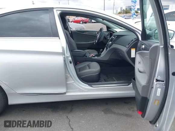 ✅ 2014 Hyundai Sonata Limited • VIN: KMHEC4A44EA106969 • Lot: 42061351. Wystawiony na IAAI z przebiegiem 25 795 mil. Bezpłatny archiwum sprzedaży aukcyjnych z USA i szczegółowy raport historii pojazdu na DreamBid. Zdjęcie 5.