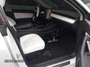 ✅ 2022 Tesla Model Y Performance • VIN: 7SAYGDEFXNF376882 • Lot: 42906369. Wystawiony na IAAI z przebiegiem 37 586 mil. Bezpłatny archiwum sprzedaży aukcyjnych z USA i szczegółowy raport historii pojazdu na DreamBid. Zdjęcie 5.