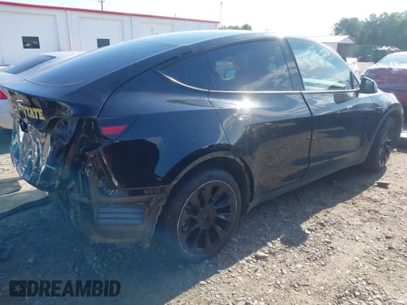 ✅ 2022 Tesla Model Y Long Range • VIN: 7SAYGDEE6NF385120 • Lot: 42194477. Wystawiony na IAAI z przebiegiem 42 201 mil. Bezpłatny archiwum sprzedaży aukcyjnych z USA i szczegółowy raport historii pojazdu na DreamBid. Zdjęcie 4.