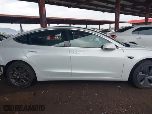 ✅ 2019 Tesla Model 3 Long Range • VIN: 5YJ3E1EB7KF493405 • Lot: 43400455. Wystawiony na IAAI z przebiegiem 46 640 mil. Bezpłatny archiwum sprzedaży aukcyjnych z USA i szczegółowy raport historii pojazdu na DreamBid. Zdjęcie 13.
