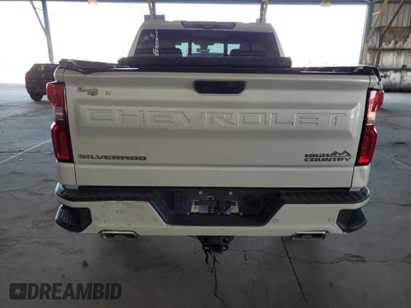 ✅ 2021 Chevrolet Silverado 1500 High Country • VIN: 1GCUYHET5MZ294086 • Lot: 58091465. Wystawiony na Copart z przebiegiem 121 169 mil. Bezpłatny archiwum sprzedaży aukcyjnych z USA i szczegółowy raport historii pojazdu na DreamBid. Zdjęcie 6.