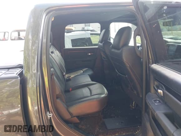 ✅ 2018 Ram 1500 Rebel • VIN: 1C6RR7YT3JS187039 • Lot: 43299277. Wystawiony na IAAI z przebiegiem 147 850 mil. Bezpłatny archiwum sprzedaży aukcyjnych z USA i szczegółowy raport historii pojazdu na DreamBid. Zdjęcie 8.