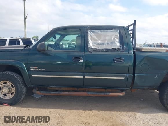 ✅ 2005 Chevrolet Silverado 2500HD LS • VIN: 1GCHK23215F961121 • Lot: 42969060. Wystawiony na IAAI z przebiegiem 245 406 mil. Bezpłatny archiwum sprzedaży aukcyjnych z USA i szczegółowy raport historii pojazdu na DreamBid. Zdjęcie 14.