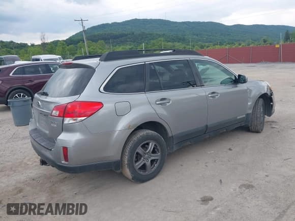 ✅ 2010 Subaru Outback Premium All-Weather Anniversary • VIN: 4S4BRBCC7A3385813 • Lot: 42384559. Listed on IAAI with 181,505 mi. Free auction sales archive from the USA and detailed vehicle history report at DreamBid. Image 4.