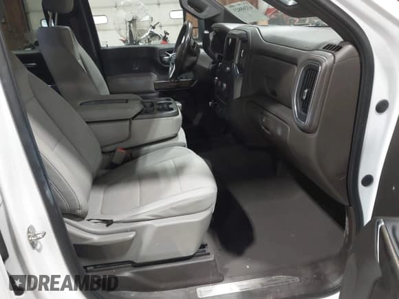 ✅ 2020 Chevrolet Silverado 1500 RST • VIN: 3GCUYEET8LG156183 • Lot: 43268823. Wystawiony na IAAI z przebiegiem 95 160 mil. Bezpłatny archiwum sprzedaży aukcyjnych z USA i szczegółowy raport historii pojazdu na DreamBid. Zdjęcie 5.