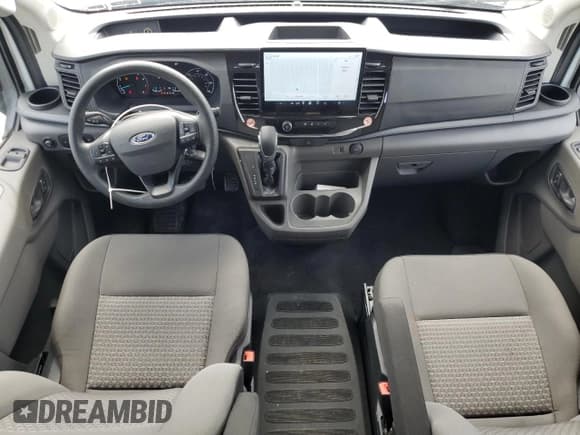 ✅ 2024 Ford Transit Passenger XL • VIN: 1FBAX2C85RKA36446 • Lot: 60238785. Wystawiony na Copart z przebiegiem 325 mil. Bezpłatny archiwum sprzedaży aukcyjnych z USA i szczegółowy raport historii pojazdu na DreamBid. Zdjęcie 8.