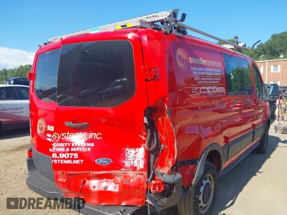 ✅ 2018 Ford Transit • VIN: 1FTYR1ZM9JKA76827 • Lot: 42592923. Listed on IAAI with 62,480 mi. Free auction sales archive from the USA and detailed vehicle history report at DreamBid. Image 4.