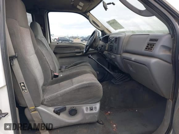 ✅ 2003 Ford F-250 XL • VIN: 1FTNW21F43EA49194 • Lot: 41731570. Wystawiony na IAAI z przebiegiem Nie podano. Bezpłatny archiwum sprzedaży aukcyjnych z USA i szczegółowy raport historii pojazdu na DreamBid. Zdjęcie 5.