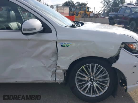 2019 Mitsubishi Outlander SEL with VIN JA4J24A51KZ044517, listed as a IAAI auction lot 41546023 with 170,639 mi miles and . Bid and sale history available at DreamBid. Image 6.