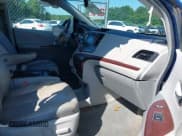 ✅ 2012 Toyota Sienna XLE • VIN: 5TDDK3DC8CS036344 • Lot: 42548259. Wystawiony na IAAI z przebiegiem 210 155 mil. Bezpłatny archiwum sprzedaży aukcyjnych z USA i szczegółowy raport historii pojazdu na DreamBid. Zdjęcie 5.