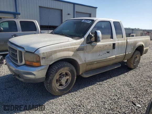 ✅ 2000 Ford F-250 XL • VIN: 1FTNX20L3YEE20339 • Lot: 56939445. Listed on Copart with Not provided. Free auction sales archive from the USA and detailed vehicle history report at DreamBid. Image 1.