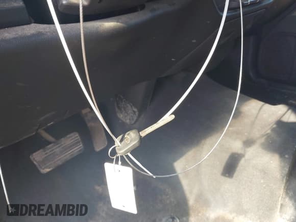 ✅ 2018 Chevrolet Silverado 1500 LT • VIN: 3GCPCREC3JG645106 • Lot: 42907605. Wystawiony na IAAI z przebiegiem 187 150 mil. Bezpłatny archiwum sprzedaży aukcyjnych z USA i szczegółowy raport historii pojazdu na DreamBid. Zdjęcie 11.