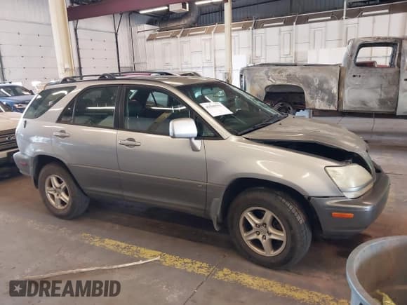 ✅ 2001 Lexus RX 300 • VIN: JTJHF10U110222670 • Lot: 42500551. Wystawiony na IAAI z przebiegiem 290 916 mil. Bezpłatny archiwum sprzedaży aukcyjnych z USA i szczegółowy raport historii pojazdu na DreamBid. Zdjęcie 1.
